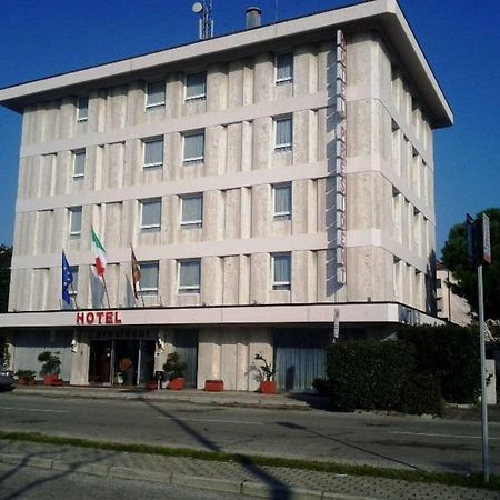 Hotel President Venezia Mestre Bagian luar foto