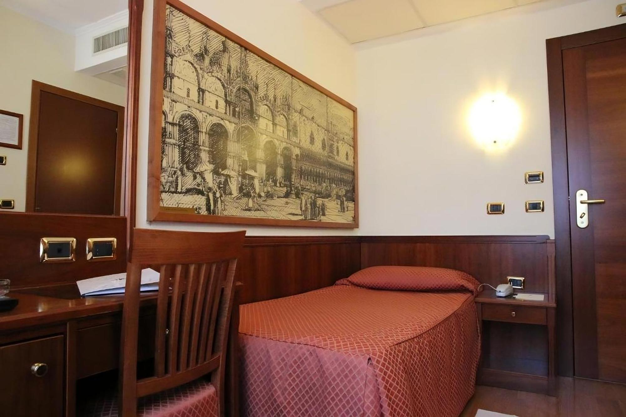 Hotel President Venezia Mestre Bagian luar foto