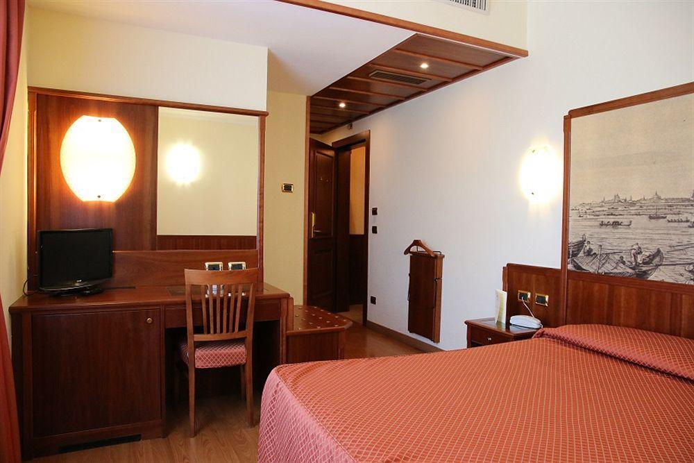 Hotel President Venezia Mestre Bagian luar foto