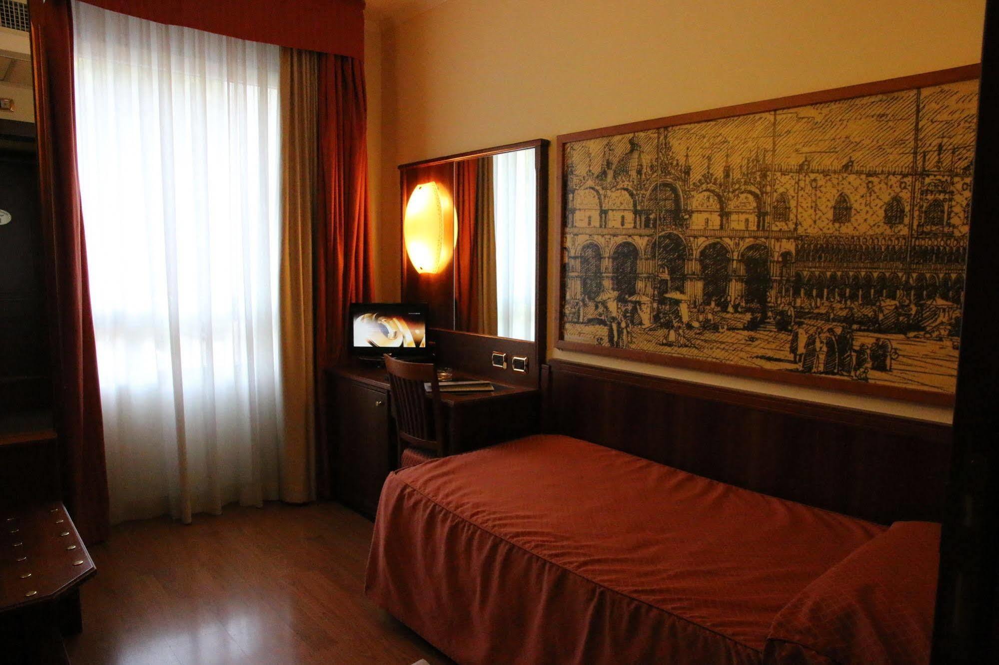 Hotel President Venezia Mestre Bagian luar foto